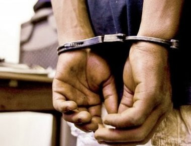 Βέροια: Μπήκε στο σχολείο ως πλανόδιος και... ξάφρισε εκπαιδευτικό